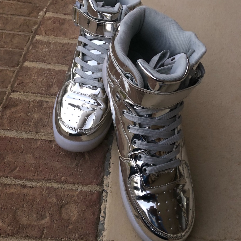 Men’s Silver Hightop Sneakers sz 44